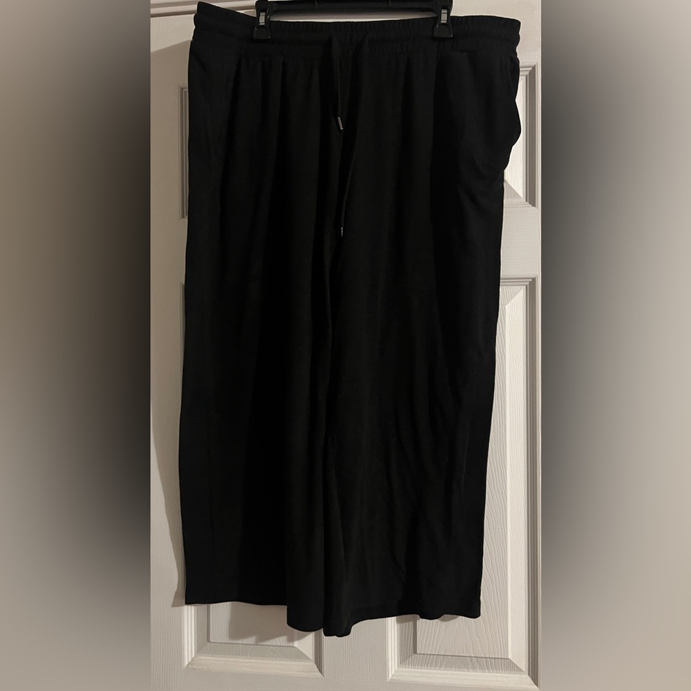 Time and Tru Black Capris